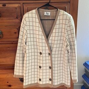 Mita Women’s cream and tan cardigan, size 14.